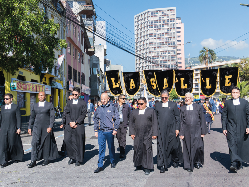 HERMANOS-Y-ASAMBLEISTA